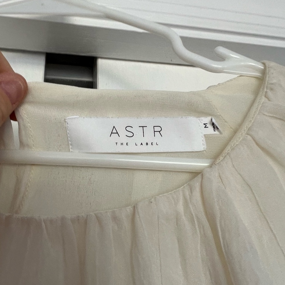 Astr Cream Blouse with Balloon Sleeves - Picture 2 of 3